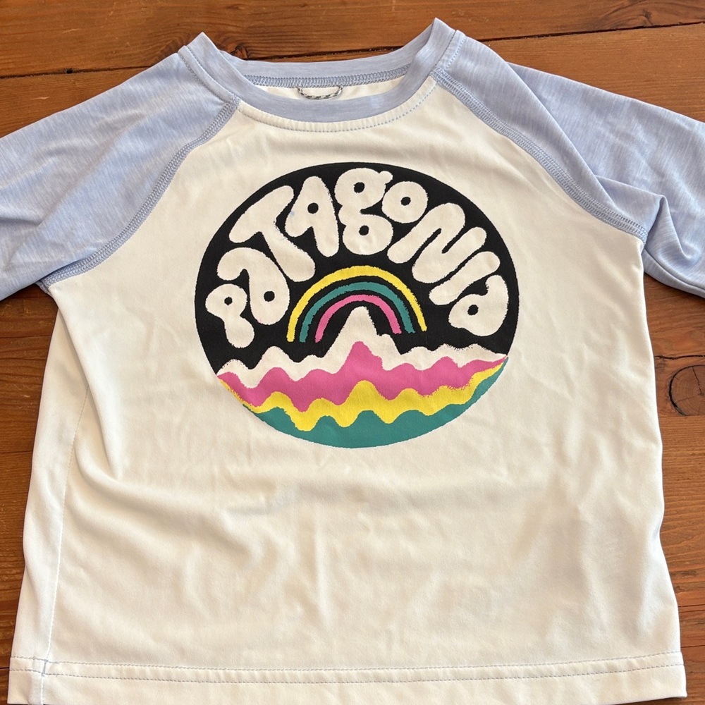 Patagonia Kids' White and Light Blue Rainbow Tee size 3